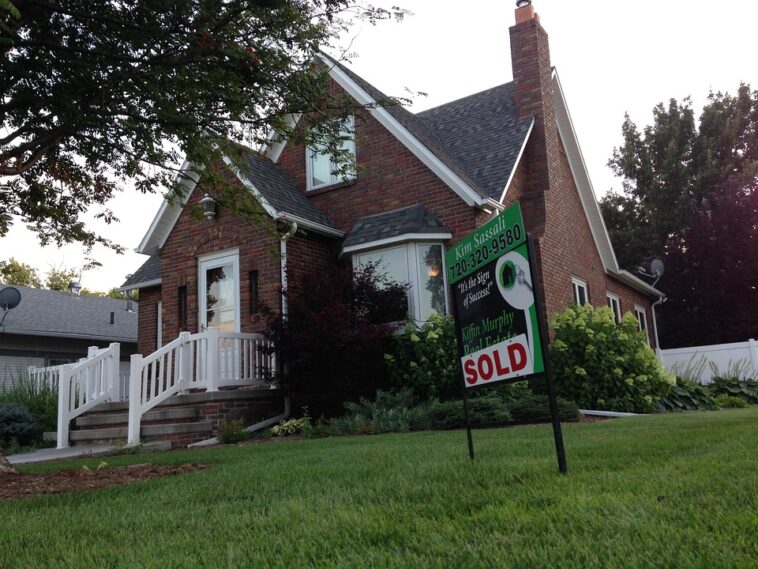 U.S. 30-Year Mortgage Rates Dip to 6.27%, Sparking Hopes for Housing Market Revival 7 U.S. 30-Year Mortgage Rates Dip to 6.27%, Sparking Hopes for Housing Market Revival